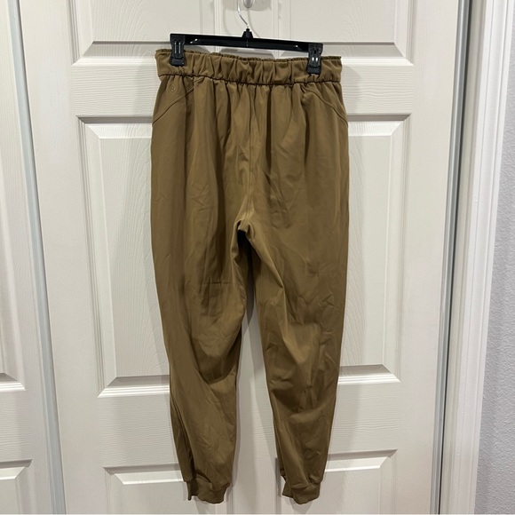Lululemon x Barry’s Bootcamp Women’s Stretch High Rise Jogger Pants Olive Size 8 - Picture 8 of 10
